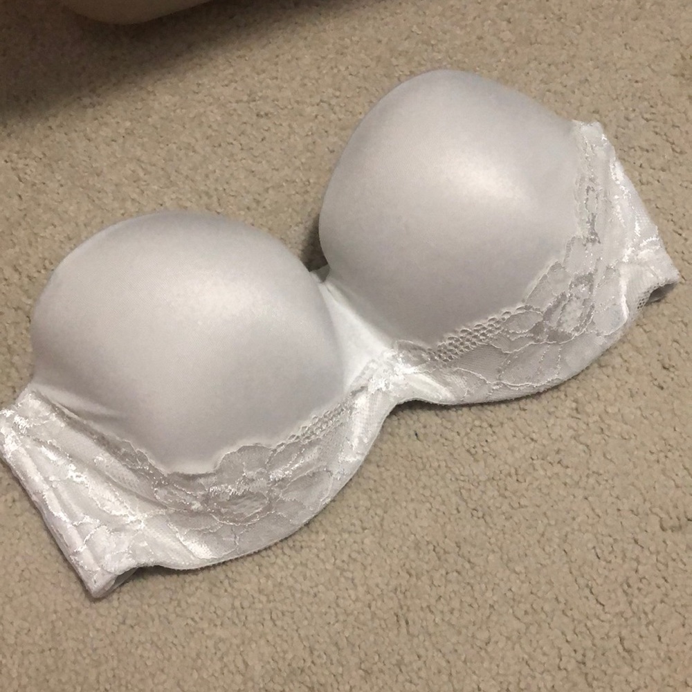 Victoria’s Secret strapless bra